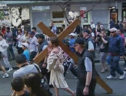 In vinerea neagra, filipinezii s-au rastignit pe cruci! Cum a fost sarbatorit Pastele in intreaga lume