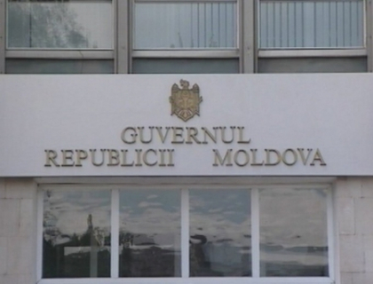 Un drapel urias instalat in fata sediului Guvernului! Ce ne pregatesc autoritatile de Ziua Drapelului