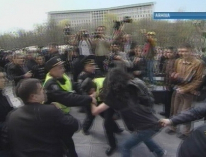 7 aprilie de parca nici n-a fost! La 3 ani de la eveniment, adevarul nu se cunoaste, iar vinovatii sunt la libertate