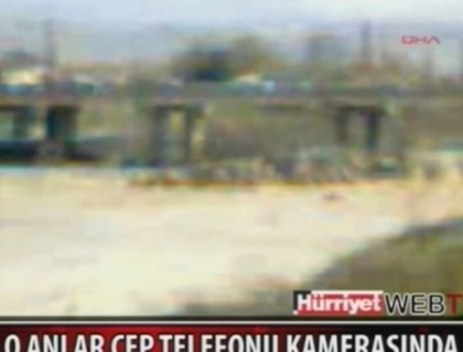 Tragedie in Turcia. Un pod s-a prabusit in apa cu tot cu oameni si masini Tragedie in Turcia. Un pod s-a prabusit in apa cu tot cu oameni si masini