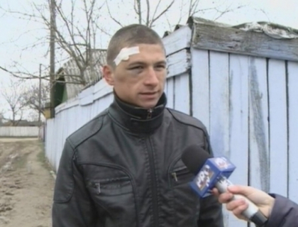 S-au ales cu fracturi si capete sparte dupa ce au fost batuti chiar in mijlocul satului! S-au ales cu fracturi si capete sparte dupa ce au fost batuti chiar in mijlocul satului!