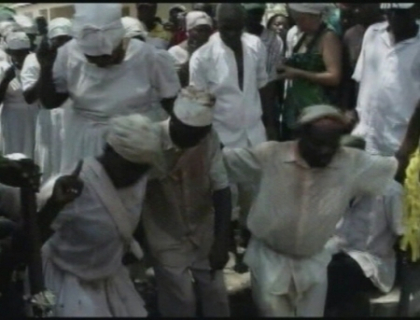 Ritualul woodoo prin care haitienii le-au adus un omagiu spiritelor! Uite cum s-au rugat Ritualul woodoo prin care haitienii le-au adus un omagiu spiritelor! Uite cum s-au rugat
