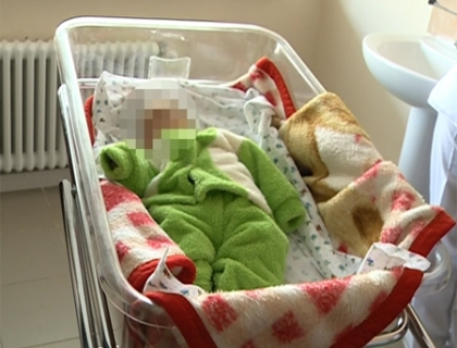Si-a abandonat copilul nou-nascut in veceul maternitatii! O studenta de 20 de ani, retinuta! Si-a abandonat copilul nou-nascut in veceul maternitatii! O studenta de 20 de ani, retinuta!