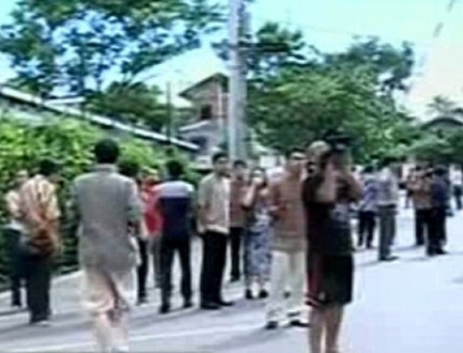 "Dumnezeu e mare". Populatia unei provincii din Indonezia a fugit in zonele inalte ale localitatii "Dumnezeu e mare". Populatia unei provincii din Indonezia a fugit in zonele inalte ale localitatii