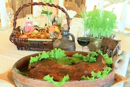 Cum prepari corect mielul la cuptor? Vezi cateva sfaturi de la bucatarul sef al unui restaurant de lux Cum prepari corect mielul la cuptor? Vezi cateva sfaturi de la bucatarul sef al unui restaurant de lux