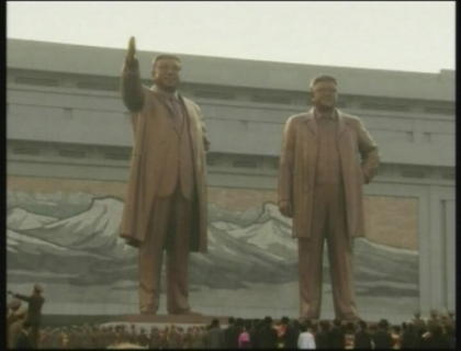 Sarbatoare in Coreea de Nord! A fost inaugurat monumentul lui Kim Jong Il. Are 25 de metri inaltime! Sarbatoare in Coreea de Nord! A fost inaugurat monumentul lui Kim Jong Il. Are 25 de metri inaltime!
