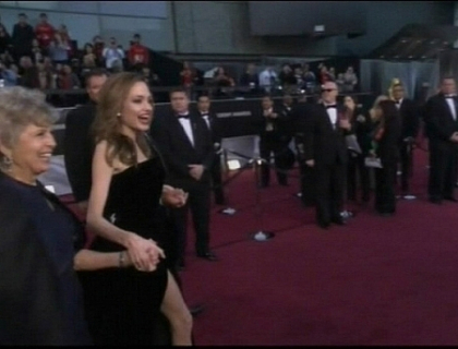 Rochii de mireasa pentru Angelina Jolie! Uite ce i-a pregatit celebrul designer Carolina Herrera Rochii de mireasa pentru Angelina Jolie! Uite ce i-a pregatit celebrul designer Carolina Herrera