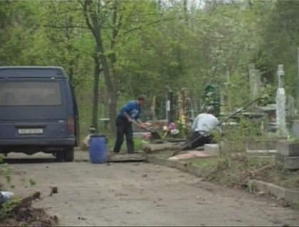 Au inceput pregatirile pentru Pastele Blajinilor! Zeci de chisinauieni au venit sa faca ordine la morminte Au inceput pregatirile pentru Pastele Blajinilor! Zeci de chisinauieni au venit sa faca ordine la morminte