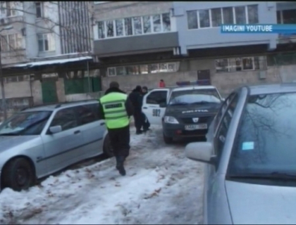 "Am actionat perfect legal". Cum isi motiveaza gestul politistul care a retinut doi elevi care fumau "Am actionat perfect legal". Cum isi motiveaza gestul politistul care a retinut doi elevi care fumau
