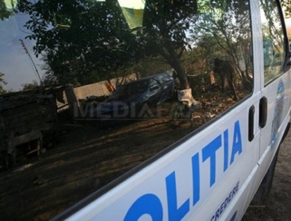 Moarte suspecta. Un sofer de tir din Moldova, gasit decedat intr-o vama din Romania Moarte suspecta. Un sofer de tir din Moldova, gasit decedat intr-o vama din Romania