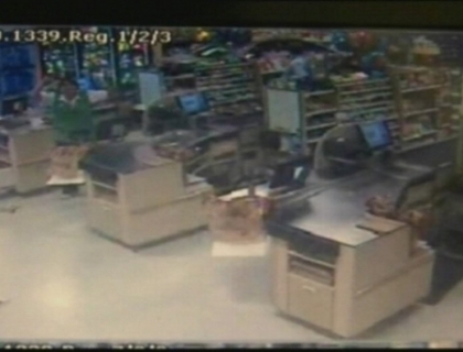 A intrat cu masina intr-un supermarket si a ranit 10 oameni! O batrana a facut prapad in SUA