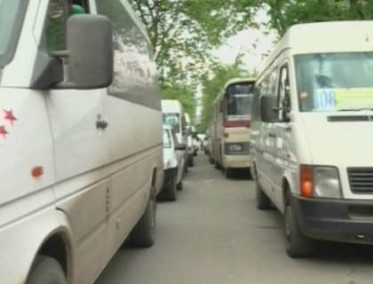 Trafic infernal si aglomeratie in Chisinau! Moldovenii fac ultimele cumparaturi pentru Pastele Blajinilor