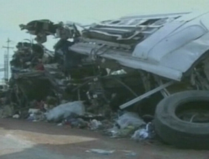 Accident teribil in Mexic! Peste 40 de morti si 17 raniti dupa ce un autocar a fost lovit de un camion Accident teribil in Mexic! Peste 40 de morti si 17 raniti dupa ce un autocar a fost lovit de un camion