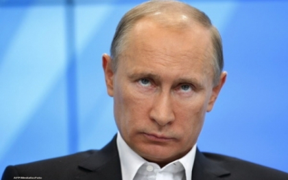 Mii de rusi au "corectat" sacrilegiul unei "rugaciuni punk", indreptate impotriva lui Vladimir Putin Mii de rusi au "corectat" sacrilegiul unei "rugaciuni punk", indreptate impotriva lui Vladimir Putin