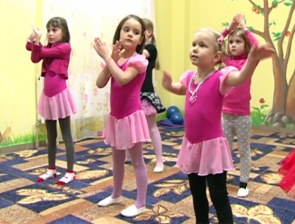 Mame si copii, la dans! La Chisinau poti dansa cha-cha sau tango odata cu piciul tau! Afla detalii Mame si copii, la dans! La Chisinau poti dansa cha-cha sau tango odata cu piciul tau! Afla detalii