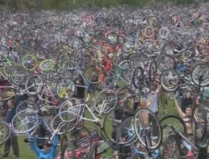 Protest zgomotos in Ungaria! Mii de biciclisti au manifestat pe strazile din Budapesta Protest zgomotos in Ungaria! Mii de biciclisti au manifestat pe strazile din Budapesta