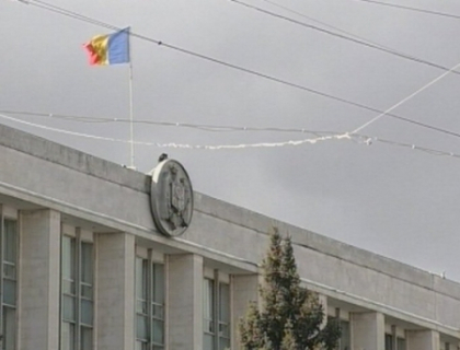"Prea putine drapele la ministere". Arborarea tricolorului "“ motiv de cearta la Guvern! "Prea putine drapele la ministere". Arborarea tricolorului "“ motiv de cearta la Guvern!