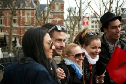 Pasha Parfeny, asaltat de fane la Amsterdam! GALERIE FOTO Pasha Parfeny, asaltat de fane la Amsterdam! GALERIE FOTO