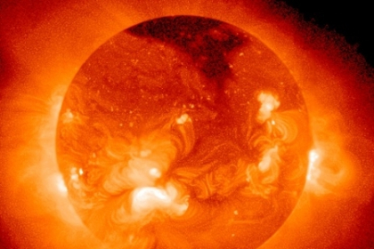 FOTO si VIDEO. Imagini incredibile NASA: OZN urias filmat langa Soare FOTO si VIDEO. Imagini incredibile NASA: OZN urias filmat langa Soare