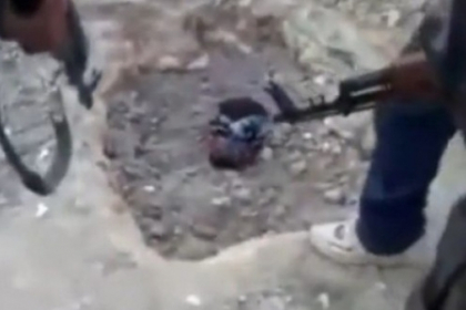 IMAGINI SOCANTE in Siria. Ingropat de viu, dupa ce a filmat fortele de securitate ale presedintelui