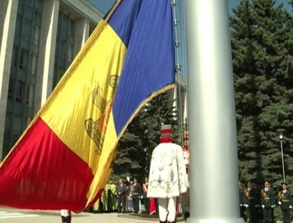 Astazi sarbatorim Ziua Drapelului! In PMAN a fost arborat un steag urias. VIDEO