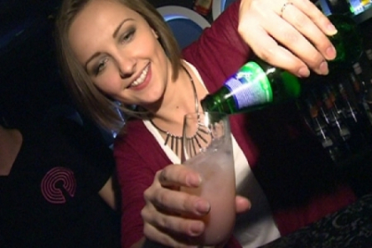 Cocktail marca Perfecte.md! Gabi Sofia Volociuc, barman pentru o noapte! Vezi cum s-a descurcat