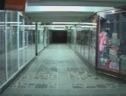 Capcane pentru trecatori! Pasajele subterane din Chisinau, intunecoase si pline de gunoaie! Ce spune Primaria Capcane pentru trecatori! Pasajele subterane din Chisinau, intunecoase si pline de gunoaie! Ce spune Primaria
