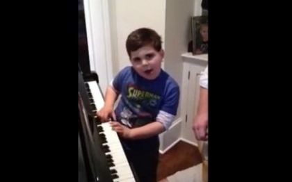 Spectacolul vietii. La numai 6 ani, un copil autist canta PERFECT la pian din Billy Joel si Beatles Spectacolul vietii. La numai 6 ani, un copil autist canta PERFECT la pian din Billy Joel si Beatles