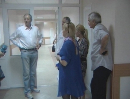 Fiul ministrului Sanatatii, batut de doi necunoscuti in parcarea unui mall din capitala! Fiul ministrului Sanatatii, batut de doi necunoscuti in parcarea unui mall din capitala!