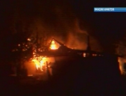 Incendiu devastator la Bubuieci! Un batran a ars de viu in propria casa! Incendiu devastator la Bubuieci! Un batran a ars de viu in propria casa!