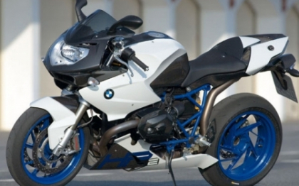 Un barbat da in judecata BMW. "Am avut o erectie continua timp de 20 de luni, dupa 4 ore pe motor"