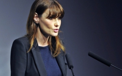 Carla Bruni Sarkozy a incetat sa isi mai alapteze fiica, din cauza stresului alegerilor Carla Bruni Sarkozy a incetat sa isi mai alapteze fiica, din cauza stresului alegerilor