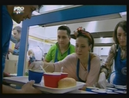 Seara plina de emotii la Masterchef! Concurentii au pregatit feluri pentru 400 de oameni! Seara plina de emotii la Masterchef! Concurentii au pregatit feluri pentru 400 de oameni!