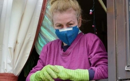 "Sunt alergica la mine insami". Cum e sa traiesti intr-un permanent razboi cu propriul corp "Sunt alergica la mine insami". Cum e sa traiesti intr-un permanent razboi cu propriul corp