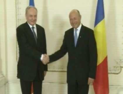 A facut greseli, chiar daca a citit de pe foaie! Nicolae Timofti, la Bucuresti! Ce a discutat cu Basescu