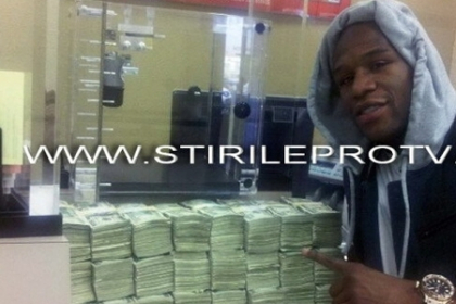 Fotografia zilei te va deprima. Ce inseamna bani de buzunar pentru Floyd Mayweather Fotografia zilei te va deprima. Ce inseamna bani de buzunar pentru Floyd Mayweather
