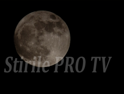 Super-luna in imagini. Vezi cum arata satelitul nostru natural in momentul de apropiere maxima