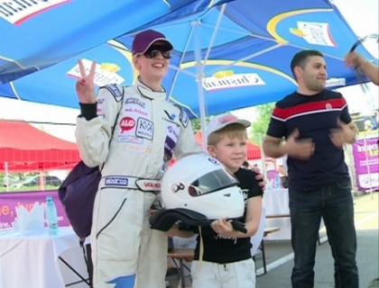 Autoexperta Elena Potorac in Volkicar. Vezi cum a reusit sa faca spectacol la cursa V1 Challenge Autoexperta Elena Potorac in Volkicar. Vezi cum a reusit sa faca spectacol la cursa V1 Challenge
