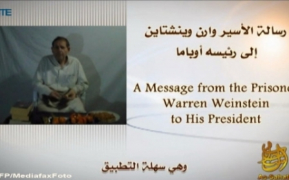 VIDEO. Americanul rapit de Al-Qaida se roaga de Obama sa traiasca: "Viata mea e in mainile dvs." VIDEO. Americanul rapit de Al-Qaida se roaga de Obama sa traiasca: "Viata mea e in mainile dvs."