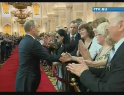Inaugurare cu fast, dar si cu proteste. Vladimir Putin, investit pentru a treia oara in functia de presedinte Inaugurare cu fast, dar si cu proteste. Vladimir Putin, investit pentru a treia oara in functia de presedinte