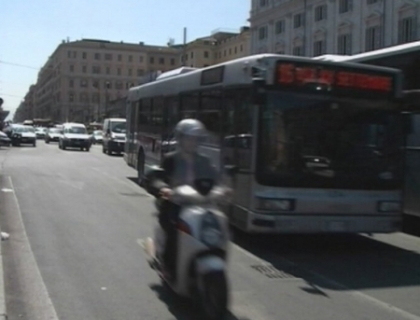 Un moldovean care a urcat beat la volan a facut prapad pe o autostrada din Italia! Un moldovean care a urcat beat la volan a facut prapad pe o autostrada din Italia!