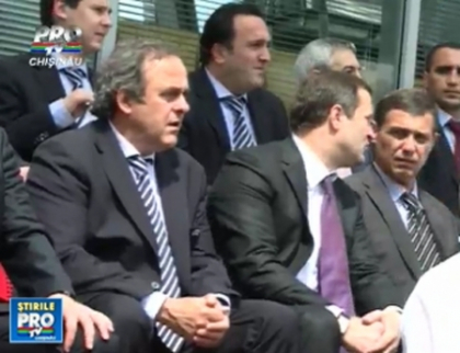 Presedintele UEFA, Michel Platini, la Chisinau! Ce cadou i-a adus premierului Filat Presedintele UEFA, Michel Platini, la Chisinau! Ce cadou i-a adus premierului Filat