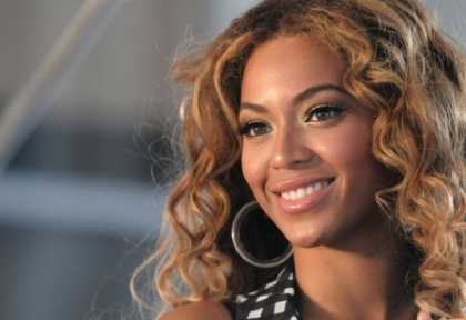 Beyonce - tinuta spectaculos de transparenta la Gala MET. Asta da aparitie de diva! Beyonce - tinuta spectaculos de transparenta la Gala MET. Asta da aparitie de diva!