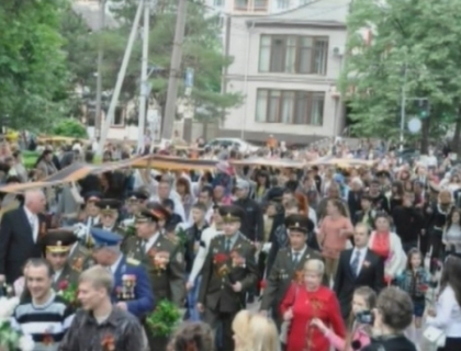Panglica uriasa, acum si la Balti! Cum a sarbatorit 9 mai Liga Tineretului Rus Panglica uriasa, acum si la Balti! Cum a sarbatorit 9 mai Liga Tineretului Rus