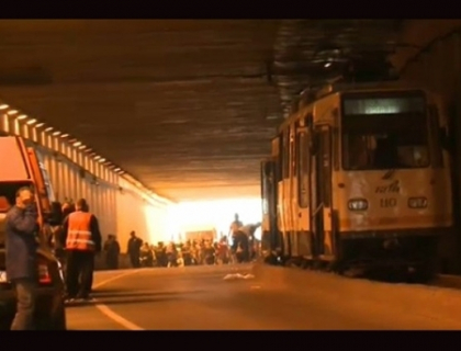 52 de raniti dupa ce patru tramvaie s-au ciocnit la Bucuresti! 52 de raniti dupa ce patru tramvaie s-au ciocnit la Bucuresti!