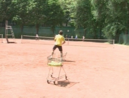 Radu Albot, antrenor pentru 45 de minute! Uite cum a jucat cu picii de la Scoala republicana de tenis Radu Albot, antrenor pentru 45 de minute! Uite cum a jucat cu picii de la Scoala republicana de tenis