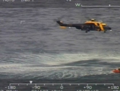 Salvare ca in filme, pe apele Marii Nordului! Un elicopter a aterizat de urgenta pe apa