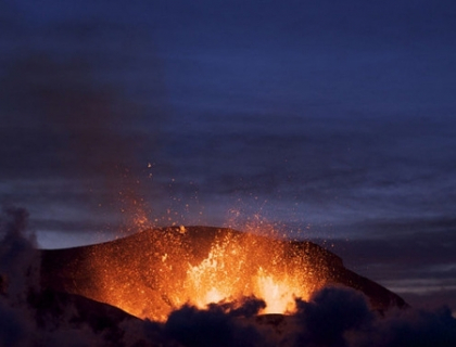 FOTO. Premiera mondiala: turistii pot vizita interiorul unui vulcan, pana in camera cu magma