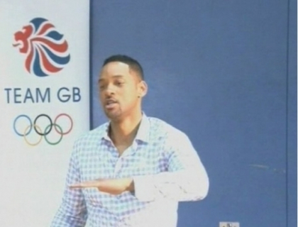 Will Smith sare peste obstacole, boxeaza si joaca baschet! Uite cum si-a etalat abilitatile de sportiv Will Smith sare peste obstacole, boxeaza si joaca baschet! Uite cum si-a etalat abilitatile de sportiv