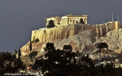 O carte in care un criminal in serie ucide miliardari evazionisti este bestseller in Grecia O carte in care un criminal in serie ucide miliardari evazionisti este bestseller in Grecia